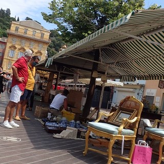 Brocante in Cours Saleya foto di Ghjuvan Pasquale