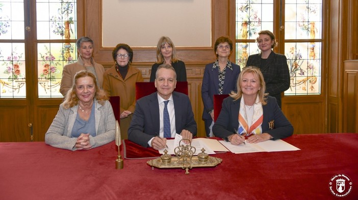 La firma del parternariato La firma del parternariato