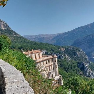 Gourdon (1 - 10), Col de la Sine (11 - 15), Mons (16 - 33), canyon fiume Siagne (34 - 49) e Mont Lachens (50 - 51). Le fotografie sono di Danilo Radaelli