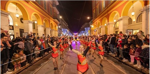 Nizza: duecento artisti, animazioni e musica, la Grande Parade de Noël de Nice Shopping animerà il centro città (Foto) Nizza: duecento artisti, animazioni e musica, la Grande Parade de Noël de Nice Shopping animerà il centro città (Foto)