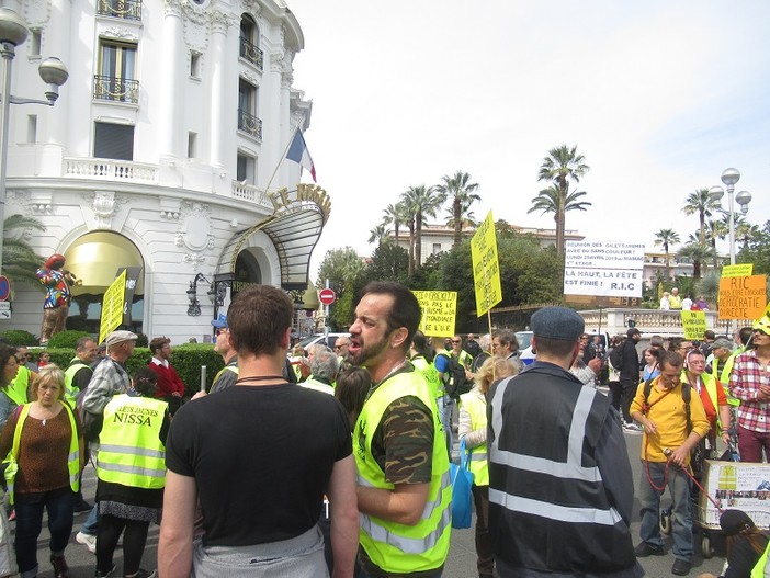"Gilets Jaunes" di Ugo Rosso