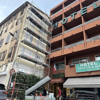 Il "prima" e "dopo" dell' edificio di Avenue du Général de Gaulle 2