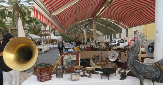 Tanti oggetti, tante curiosità: i marché à la brocante in Costa Azzurra Tanti oggetti, tante curiosità: i marché à la brocante in Costa Azzurra