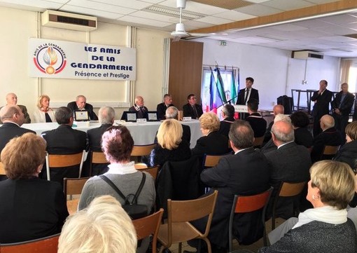 Solennemente festeggiato a Grasse il 10 anniversario di gemellaggio fra ‘‘Les Amis de la Gendarmerie’’ e l’ANC Sezione di Ventimiglia Solennemente festeggiato a Grasse il 10 anniversario di gemellaggio fra ‘‘Les Amis de la Gendarmerie’’ e l’ANC Sezione di Ventimiglia