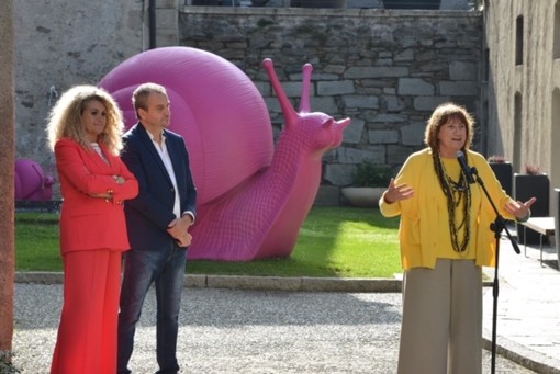 Gli animali della Cracking Art hanno invaso il Forte di Bard in Valle d'Aosta Gli animali della Cracking Art hanno invaso il Forte di Bard in Valle d'Aosta