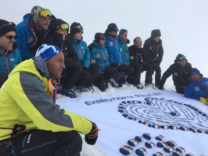 Gli 86 galets giunti sull'Himalaya, foto di J. Leclerc twitter Gli 86 galets giunti sull'Himalaya, foto di J. Leclerc twitter