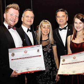 Grzegorz Nowak, Georges Marsan, Karyn Ardisson-Salopek (Consigliere comunale), Pierre Briere (Presidente LIONS) e Anna Wielgus