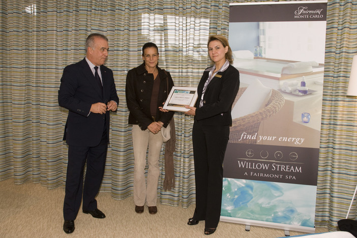 Da sinistra il Direttore Generale e Vice Presidente Xavier Rugeroni, SAS Stéphanie di Monaco e la Direttrice dello Spa Rossitza Nikolova Da sinistra il Direttore Generale e Vice Presidente Xavier Rugeroni, SAS Stéphanie di Monaco e la Direttrice dello Spa Rossitza Nikolova