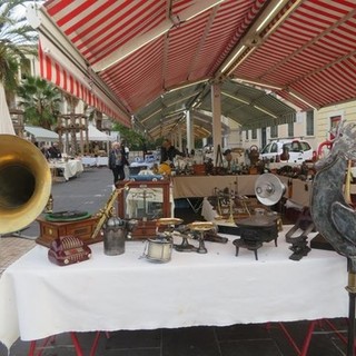 Tanti oggetti, tante curiosità: i marché à la brocante in Costa Azzurra