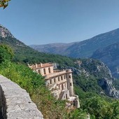 Gourdon (1 - 10), Col de la Sine (11 - 15), Mons (16 - 33), canyon fiume Siagne (34 - 49) e Mont Lachens (50 - 51). Le fotografie sono di Danilo Radaelli Gourdon (1 - 10), Col de la Sine (11 - 15), Mons (16 - 33), canyon fiume Siagne (34 - 49) e Mont Lachens (50 - 51). Le fotografie sono di Danilo Radaelli