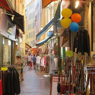 La “Grande Braderie” nel Vieux Nice dello scorso anno