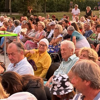 "Chi ride e...chi dorme", fotografia di Gino Bertone