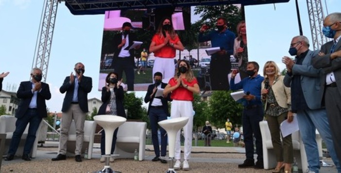 Cuneo: grande festa in Piazza Ex Foro Boario per Marta Bassino (VIDEO) Cuneo: grande festa in Piazza Ex Foro Boario per Marta Bassino (VIDEO)