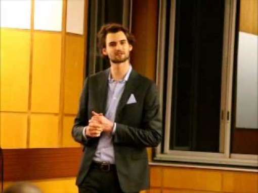 Ha 24 anni, è di Nizza ed è appena stato nominato proprio consigliere della nuova ministra Frédérique Vidal Ha 24 anni, è di Nizza ed è appena stato nominato proprio consigliere della nuova ministra Frédérique Vidal