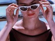 Reportage pour Life Magazine sur la bourgeoisie américaine à Miami Beach. Jeune femme au soleil. Henri Dauman Photo Archive - © Henri Dauman Pictures