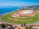Ottobre all’Hippodrome de la Côte d’Azur: un mese di sport, eleganza e innovazione. Ottobre all’Hippodrome de la Côte d’Azur: un mese di sport, eleganza e innovazione.