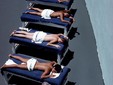 Reportage pour Life Magazine sur la bourgeoisie américaine à Miami Beach. Massage à l'hôtel Fontainebleau. Henri Dauman Photo Archive - © Henri Dauman Pictures