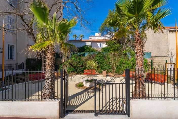 Halte Varaldi @mairie de Cannes