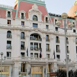 I "vasi" ricomparsi sul tetto dell'Hotel Negresco