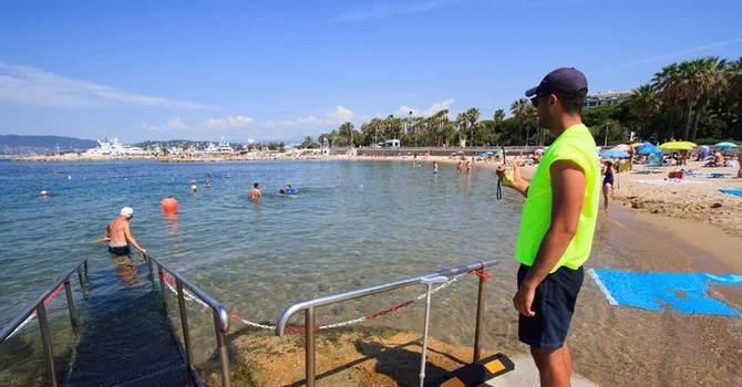 Cannes apre la stagione di Handiplage: mare senza barriere sulla Croisette per migliaia di persone con disabilità Cannes apre la stagione di Handiplage: mare senza barriere sulla Croisette per migliaia di persone con disabilità