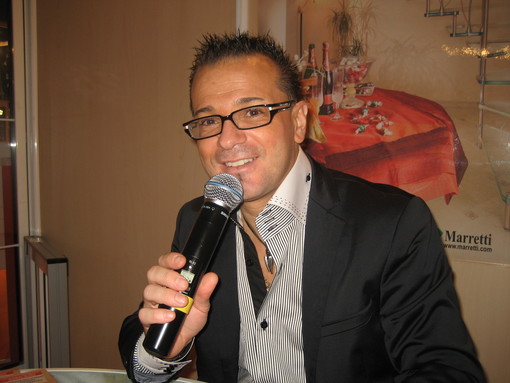 Christophe “the voice” della 22a Foire Internationale di Monaco