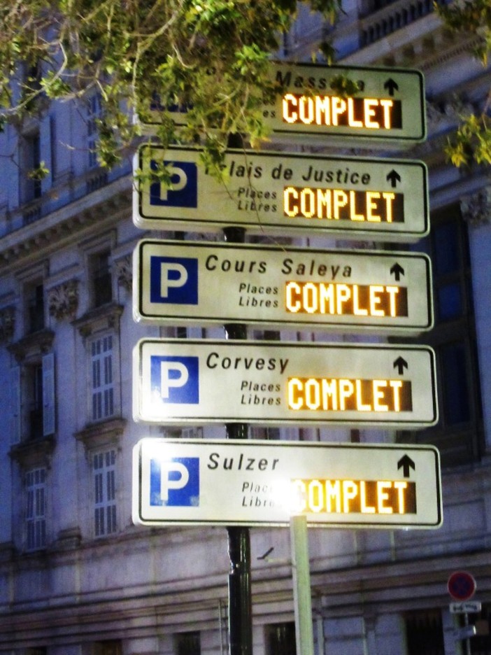 Nizza, parcheggi completi