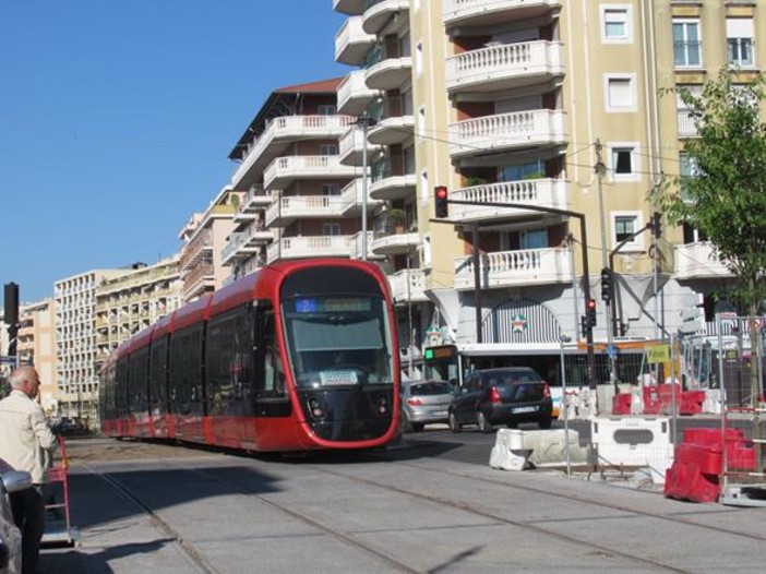 Il tram della Ligne 2 a Nizza Il tram della Ligne 2 a Nizza