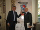 Ezio Greggio in posa con l'Ambasciatore italiano a Monaco Antonio Morabito