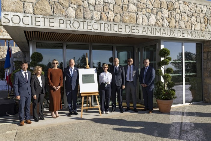 I Principi di Monaco con le autorità francesi all'inaugurazione di Peille