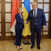 Isabelle Berro-Amadeï, Consigliere di Governo-Ministro delle Relazioni esterne e della Cooperazione di Monaco e Presidente del Comitato dei Ministri del Consiglio d’Europa, con il Ministro degli Affari Esteri ucraino, S.E. Andriy Sybiha. ©DR