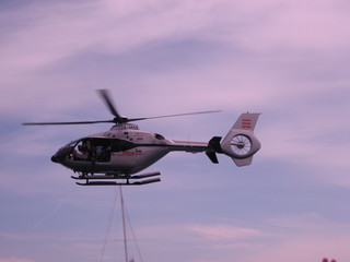 A mezzogiorno Pierre arriva con l'elicottero A mezzogiorno Pierre arriva con l'elicottero