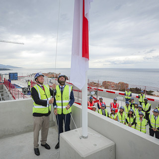 Nuovo Centro Ospedaliero Pincesse Grace, issata la bandiera sul tetto