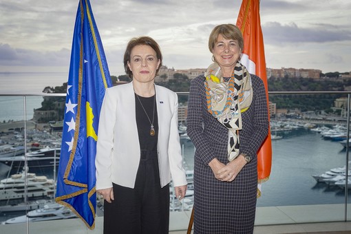 Isabelle Berro Amadei con Donika Gervalla Schwarz