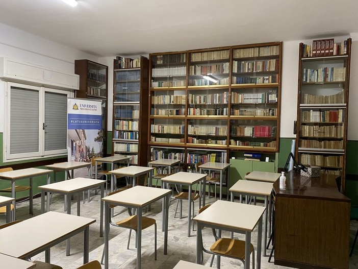 Rientro a scuola: la campanella del primo ottobre riporta tra i banchi gli studenti delle medie superiori dell'Istituto Galileo Galilei di Arma di Taggia Rientro a scuola: la campanella del primo ottobre riporta tra i banchi gli studenti delle medie superiori dell'Istituto Galileo Galilei di Arma di Taggia