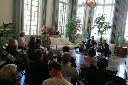Bernard Gonzalez, Prefetto di Nizza, incontra i giornalisti