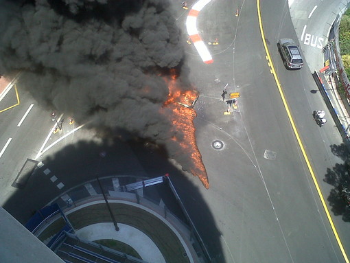 Domate le fiamme sul circuito di Monte-Carlo, ma si contano i danni all'asfalto. A soli 2 giorni dal GP Domate le fiamme sul circuito di Monte-Carlo, ma si contano i danni all'asfalto. A soli 2 giorni dal GP