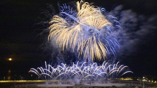 Cagnes-sur-Mer, notte di spettacolo all’ippodromo: corse, draghi e fuochi d’artificio  Il Grand Prix della città torna il 10 luglio: ingresso gratuito, show itineranti e gran finale