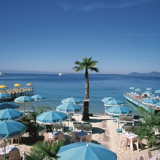 Juan les Pins , Plage privee  (A. Schram)