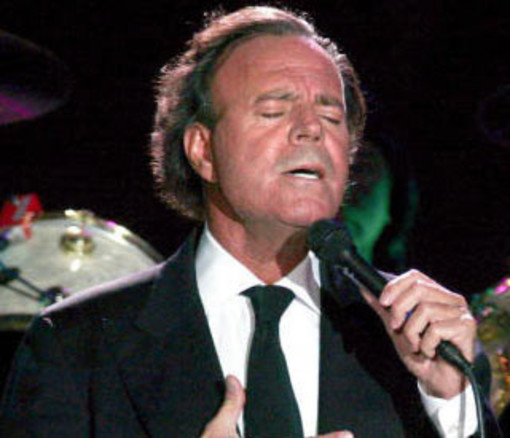 Julio Iglesias questa sera allo Sporting di Montecarlo Julio Iglesias questa sera allo Sporting di Montecarlo