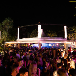 Settimana di fuoco a Le Vele di Alassio: Musica, emozioni e ospiti internazionali!