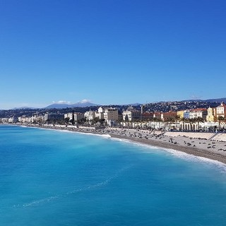 La spiaggia di Nizza, fotografia di Ghjuvan Pasquale