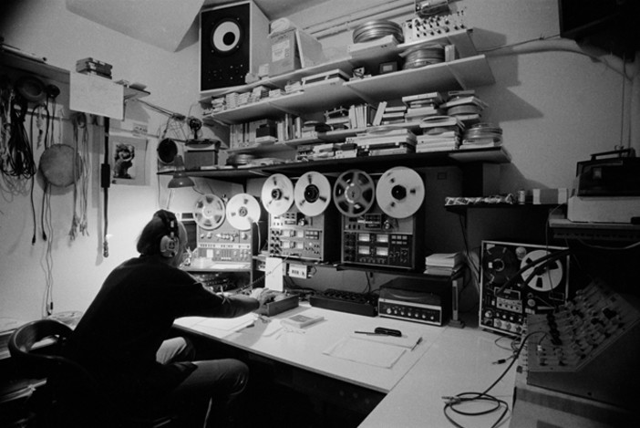 Lars Fredrikson dans son studio son, MAMAC Nizza