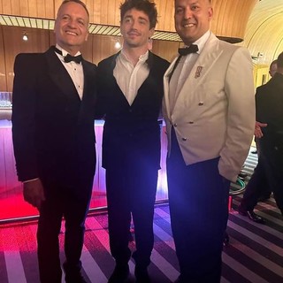 Charles Leclerc tra il sindaco di Monaco Marsan ed il presidente del Conseil National Brezzo (Foto: Mairie de Monaco)