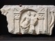 Fragment de sarcophage figurant une scène funéraire, IVe siècle, thermes du Nord de Cemenelum. Crédit : François Fernandez / Musée d’Archéologie / Ville de Nice Fragment de sarcophage figurant une scène funéraire, IVe siècle, thermes du Nord de Cemenelum. Crédit : François Fernandez / Musée d’Archéologie / Ville de Nice