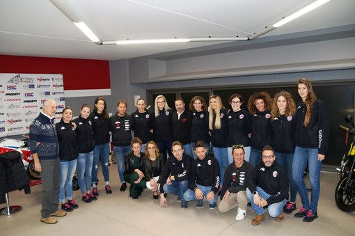 Tanto pubblico presente, sabato nove dicembre, presso la Concessionaria Honda Bianco Moto. Molti anche i francesi Tanto pubblico presente, sabato nove dicembre, presso la Concessionaria Honda Bianco Moto. Molti anche i francesi