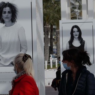 Promenade des Anglais, la mostra di Sylvia Galmot fotografie di Ghjuvan Pasquale