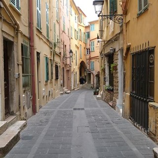 "A passeggio per Menton" fotografie di Luciano Tomasi