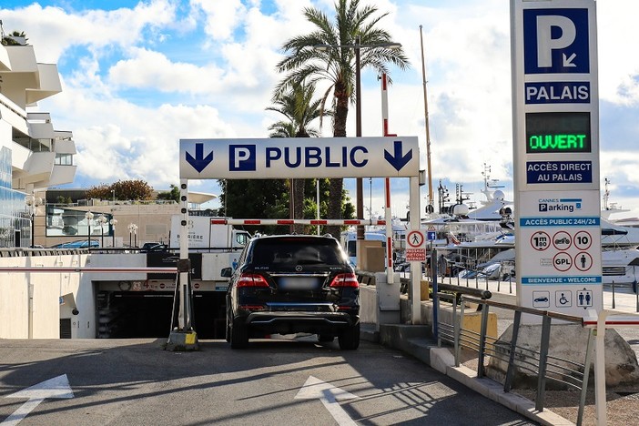 L'accesso al Parking Palais a Cannes