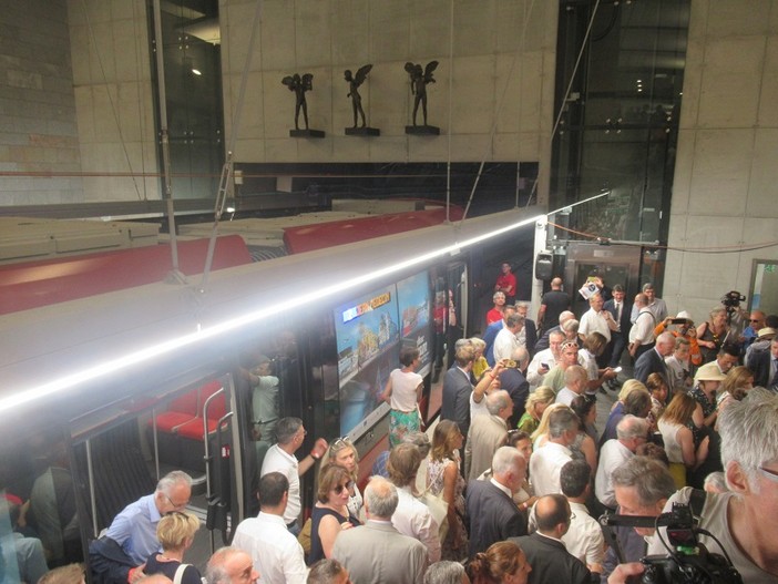La stazione Médecin della Ligne 2 il giorno dell'inaugurazione