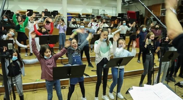 Gli artisti impegnati nell'inno del Carnevale di Nizza "La Marche du Roy"